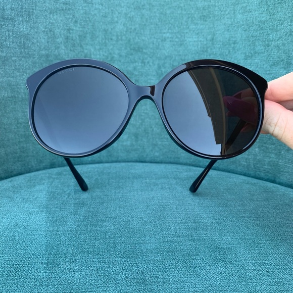 Large Black Gucci Sunglasses - Picture 3 of 13